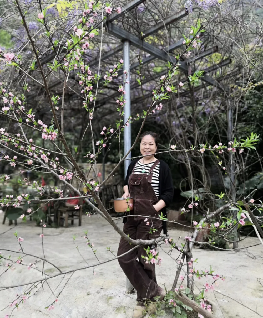 55岁妇女再就业，比年轻人还卷