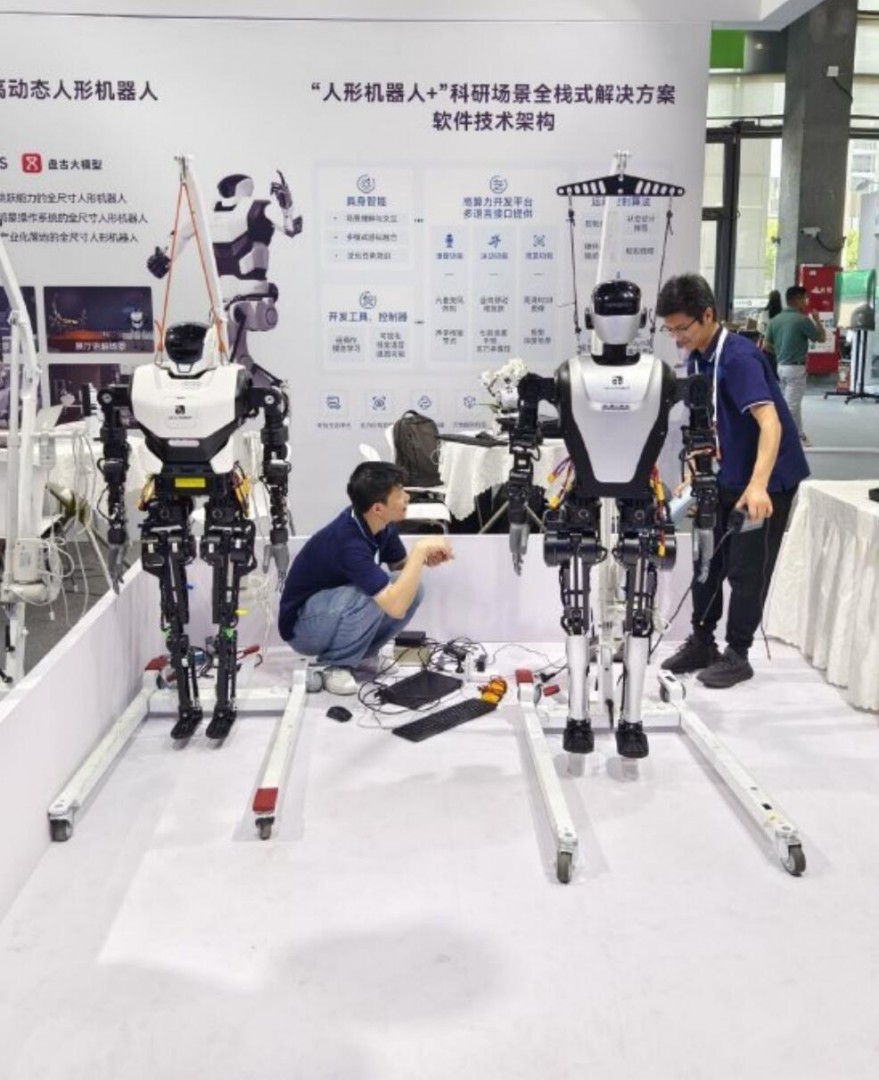 国内首款鸿蒙操作系统人形机器人乐聚「Kvavo」亮相