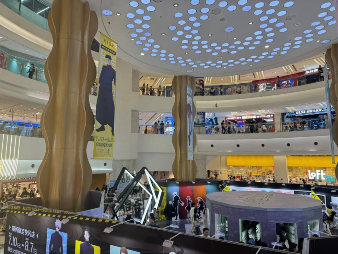 年轻人的谷子店，救不活县城的老商场