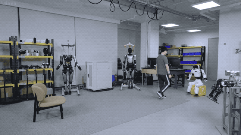 机器人0元购！稚晖君发布智元5款商用人形机器人，预估今年发货量超300台｜钛媒体AGI