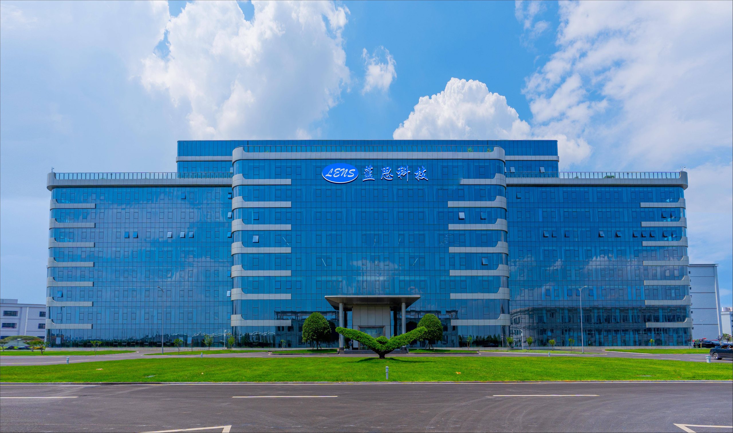 消费电子行业回暖复苏，蓝思科技上半年业绩股价「齐飞」