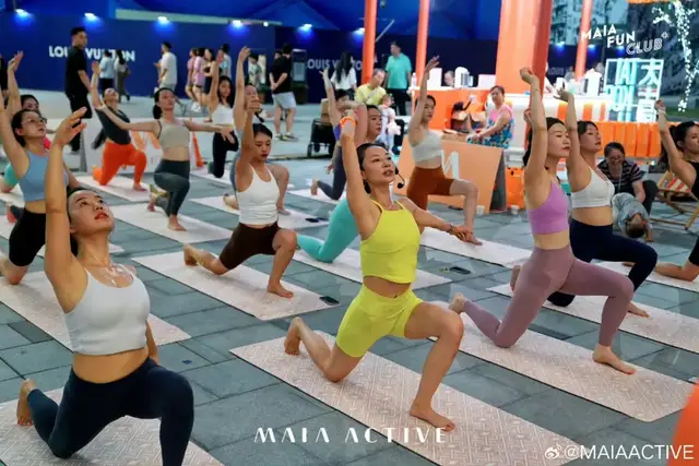 Lululemon创始人去了MAIA ACTIVE的店，这是几个意思？