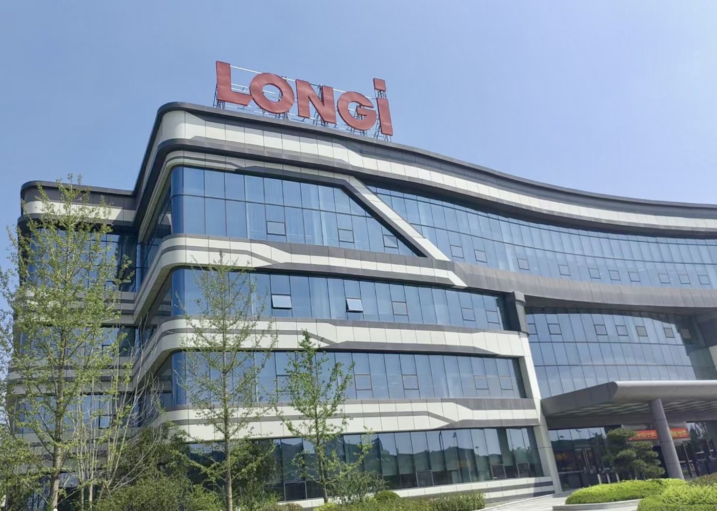 隆基绿能豪赌BC这一年：伪命题的技术之争与不再遮掩的营销战  | 周天财经深度