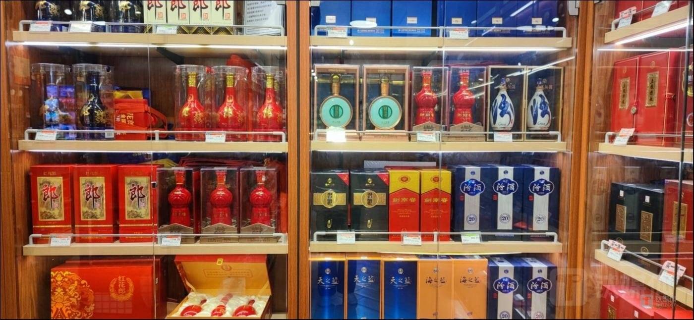 整体降速与寡头竞争，「去库」仍是白酒首要任务｜行业风向标