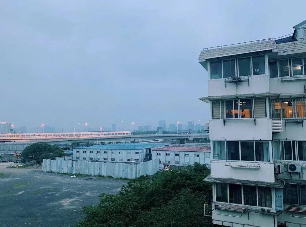 月薪三万的陆家嘴打工人,抠抠搜搜