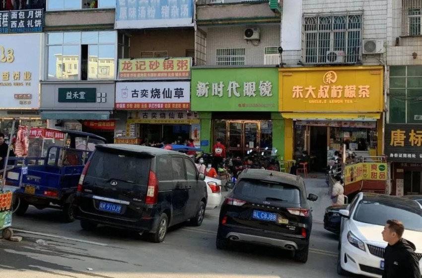 一线城市打工人的一日三餐，正在被县城餐饮品牌承包