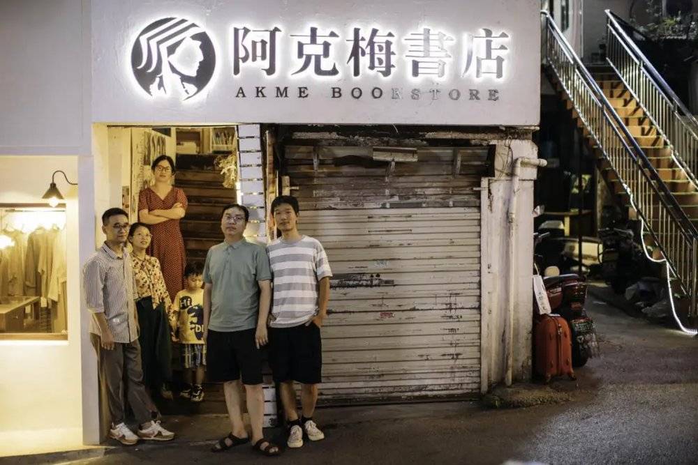 不卖惨只卖书，一家书店闷声活下去