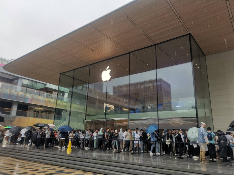 AI太香，iPhone水货复兴