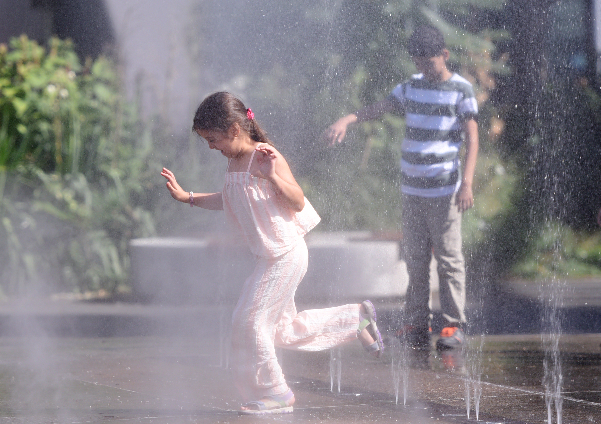 野火、中暑、供电故障……欧洲多国经受高温「烤」验