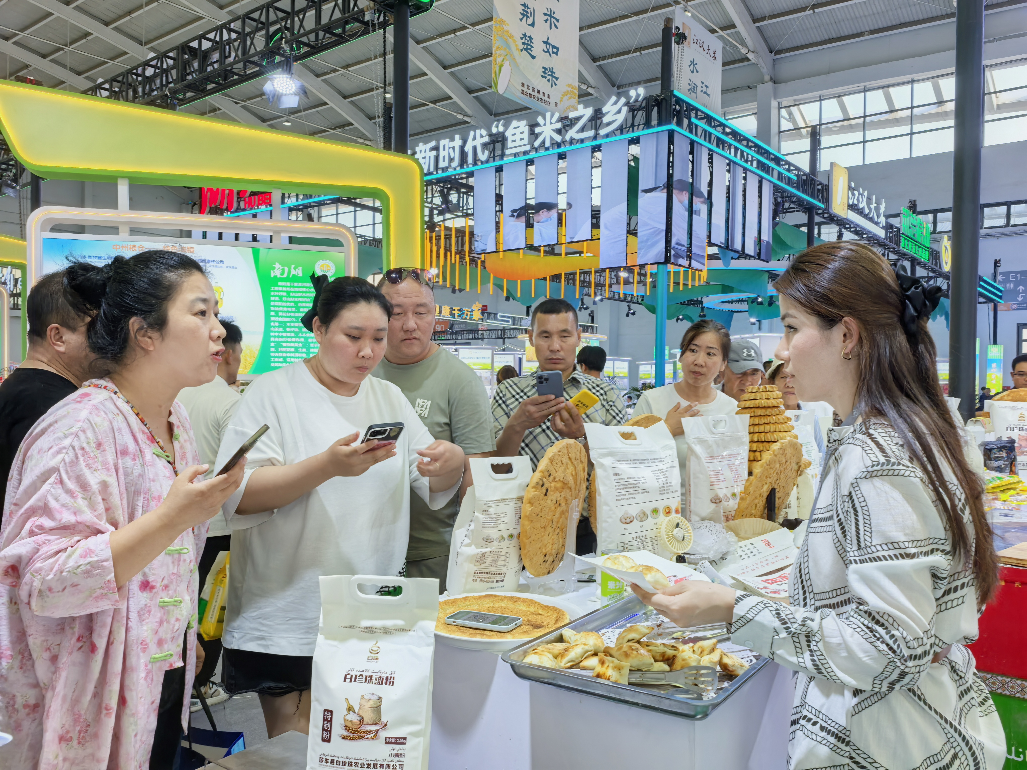 从「卖原粮」到「卖产品」「卖品牌」——第七届中国粮食交易大会一线观察