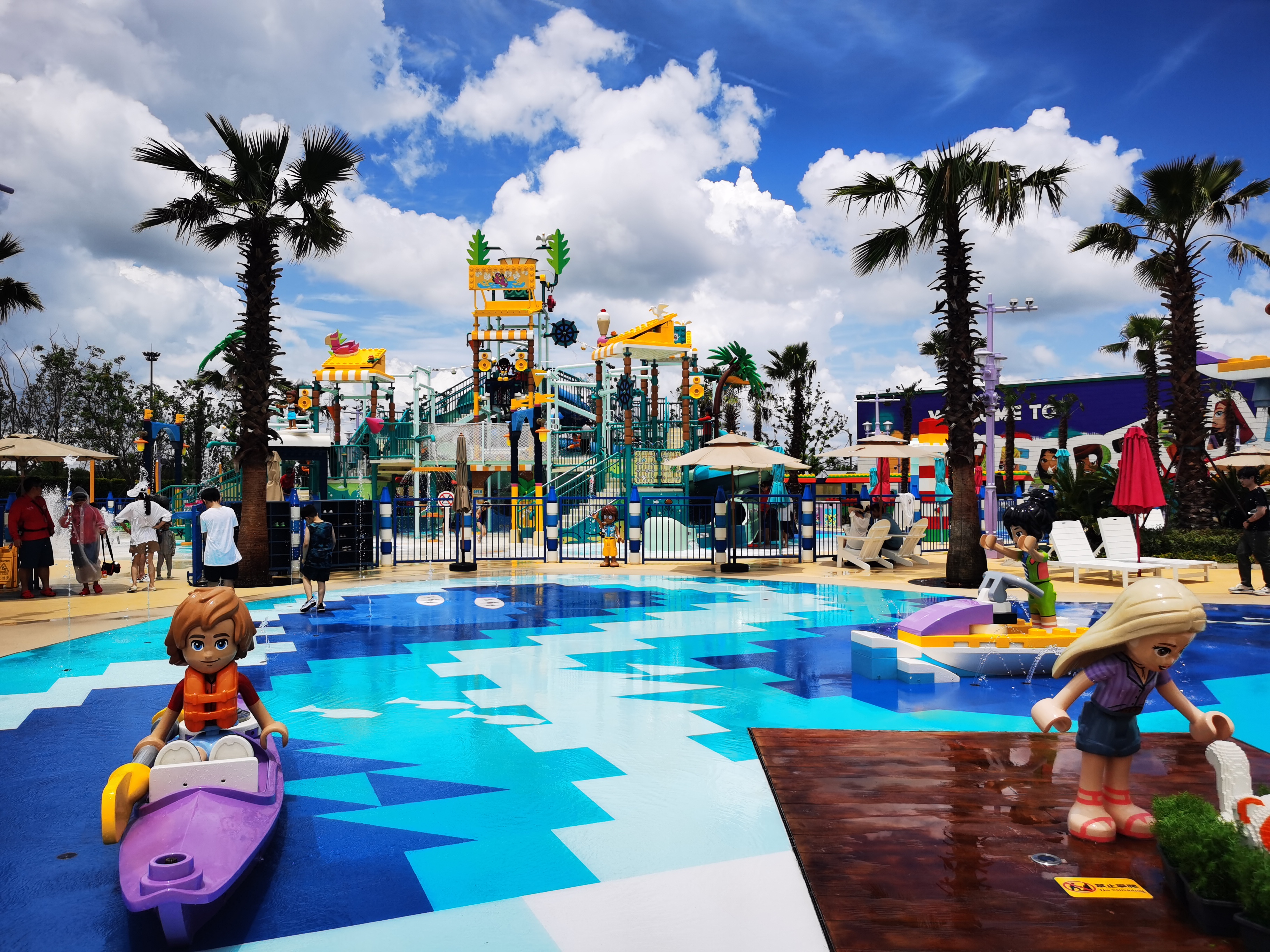 天气热，快乐经济更「热」！——暑期主题乐园热度持续攀升