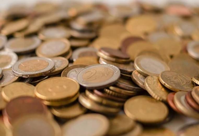 算力硬件股今日走强，云计算ETF（516510）、芯片ETF易方达（516350）等产品助力捕捉产业机遇