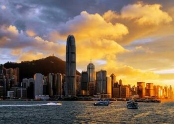 光伏板块「反内卷」积极，光伏50ETF（159864）收涨近2%，近10日净流入超3亿元