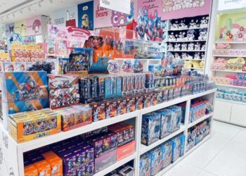 泡泡玛特和名创优品终究是撞上了