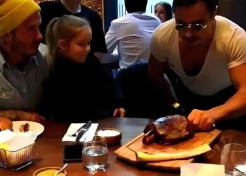 存量时代，餐饮老板都该学「撒盐哥」的搞钱方法