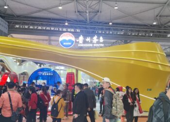 贵州茅台：降速换挡，多元放量为「飞天」疏压｜看财报