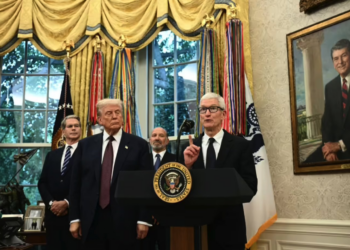 苹果向特朗普妥协，公布6000亿美元美国投资计划