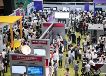 联想推出近200项AI产品与解决方案,AI PC销量占比达30% | 科技前线