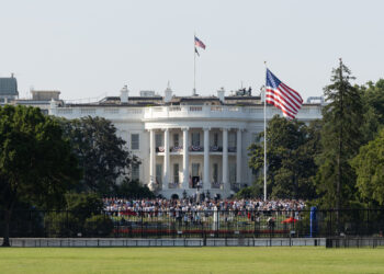 特朗普再次威胁制裁俄罗斯