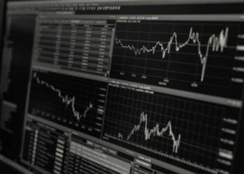 南向资金持续加仓港股，关注恒生ETF易方达（513210）、H股ETF（510900）等产品投资机会