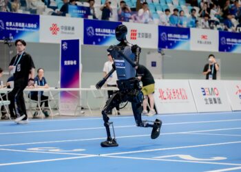 世界人形机器人运动会复盘：全自主突围与380亿「赛场经济」崛起