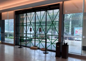 台风过境，深圳停摆的26小时