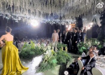 左手Labubu，右手拼好饭，当代消费的冰与火之歌