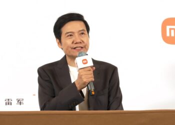 雷军:跟苹果竞争是漫长且痛苦的过程,时间越长小米越强大