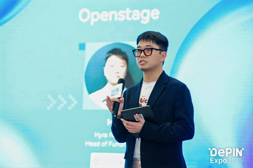 Min is giving a speech at 2025