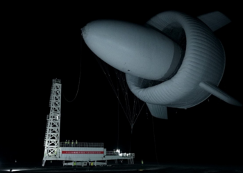 世界首台兆瓦级商用浮空风电系统完成戈壁工况试飞