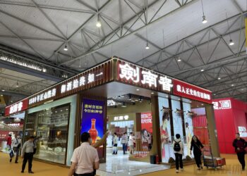 剑南春股权再生变：国资重返，「债权转股」背后现商标纠纷疑云｜焦点