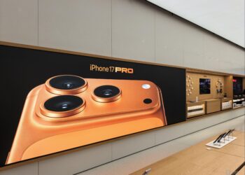 直击iPhone17系列开售：最高溢价700元，蓝色不受宠，标准版也得加价