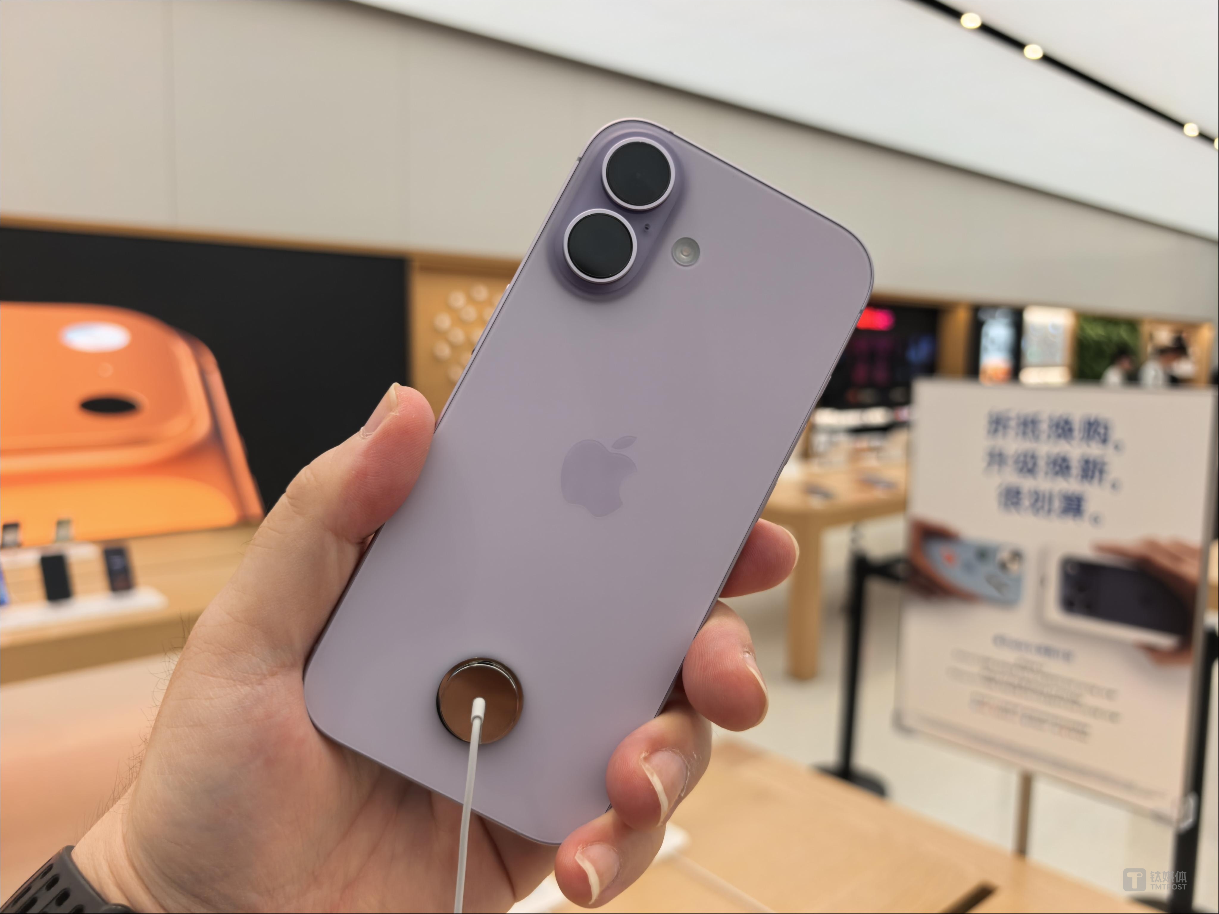 iPhone 17, photo by the author