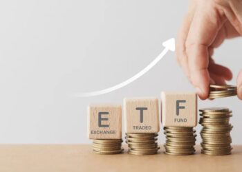 行业、主题ETF合计规模破万亿元！涨的抢筹，跌的「越跌越买」，这只冷门ETF规模年内增近300%