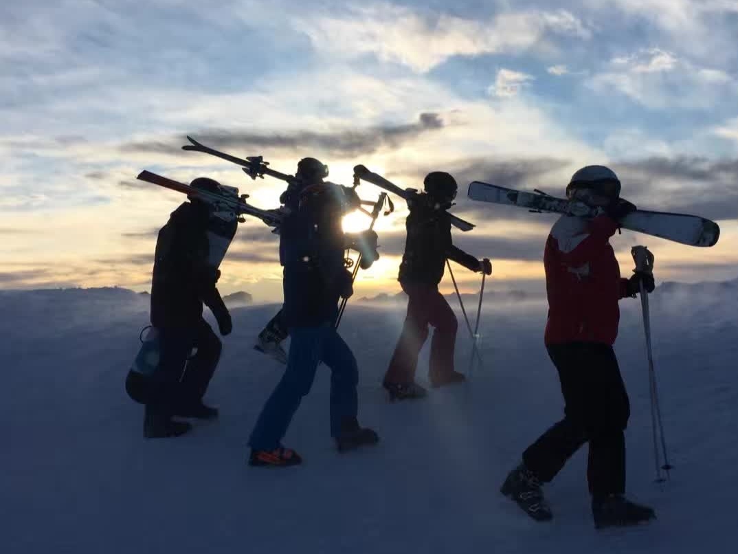 Ski Athletes in Davos ©Helen