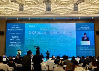 直击2025锂业大会:产业链协同破局,锂价中枢或上移丨行业风向标