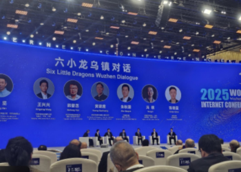 「杭州六小龙」首次同框乌镇对话，DeepSeek梁文锋缺席现场 | 巴伦精选