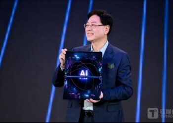 对话杨元庆：AI不存在泡沫，2026年存储芯片价格还会持续上涨