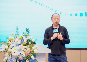 「曾错判大模型价值」,杨震原披露字节十年技术路径