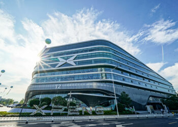 不止于造车：小鹏正在重构其估值逻辑