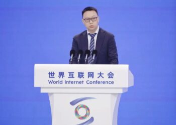 阿里巴巴CEO吴泳铭:下一代计算机是超级AI云 | 巴伦精选