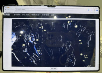 康养机器人、跌倒监测相机……当养老遇见AI ，如何撬动「老有所AI」的万亿级市场？