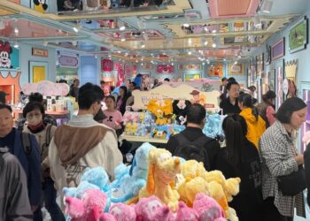 文旅客流带动创新消费 名创优品靠「首发经济」「IP效应」吸睛|直击进博会