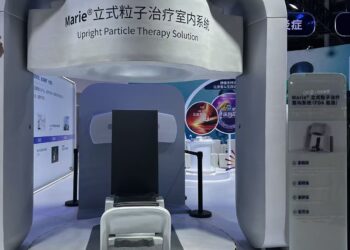 4000+厂商逐鹿进博会！国产手术机器人瞄准全球市场，「无方向盘」Robotaxi再掀技术战