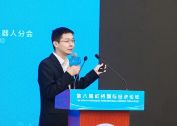 直通进博会丨具身智能的「ChatGPT时刻」何时到来？宇树王兴兴提了几个关键问题