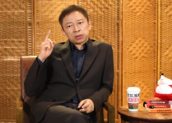 搜狐张朝阳：拒做大模型，要在AI狂热中坚守现金流 | 巴伦精选
