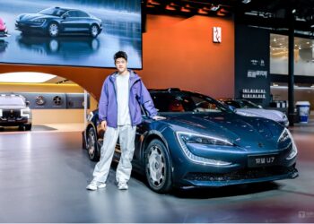 仰望的「后参数时代」：技术过剩能否转化为品牌护城河？