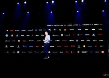 「云计算春晚」又来了!不止自研AI芯片和模型,亚马逊云科技回答了一个核心问题