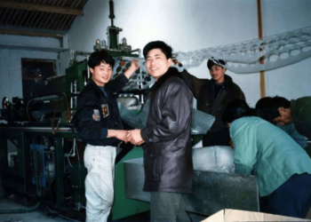 背靠香飘飘和蜜雪冰城，每件只赚1分钱的生意也要IPO了