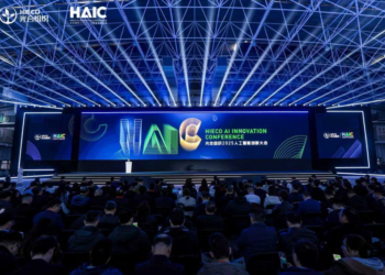 当开放架构遇上「产业大集」：国产AI生态进入「群体跃迁」时刻